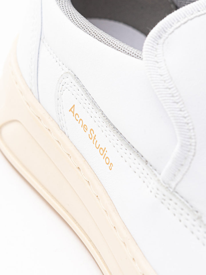 Acne Studios Zapatos sin cordones de cuero blanco