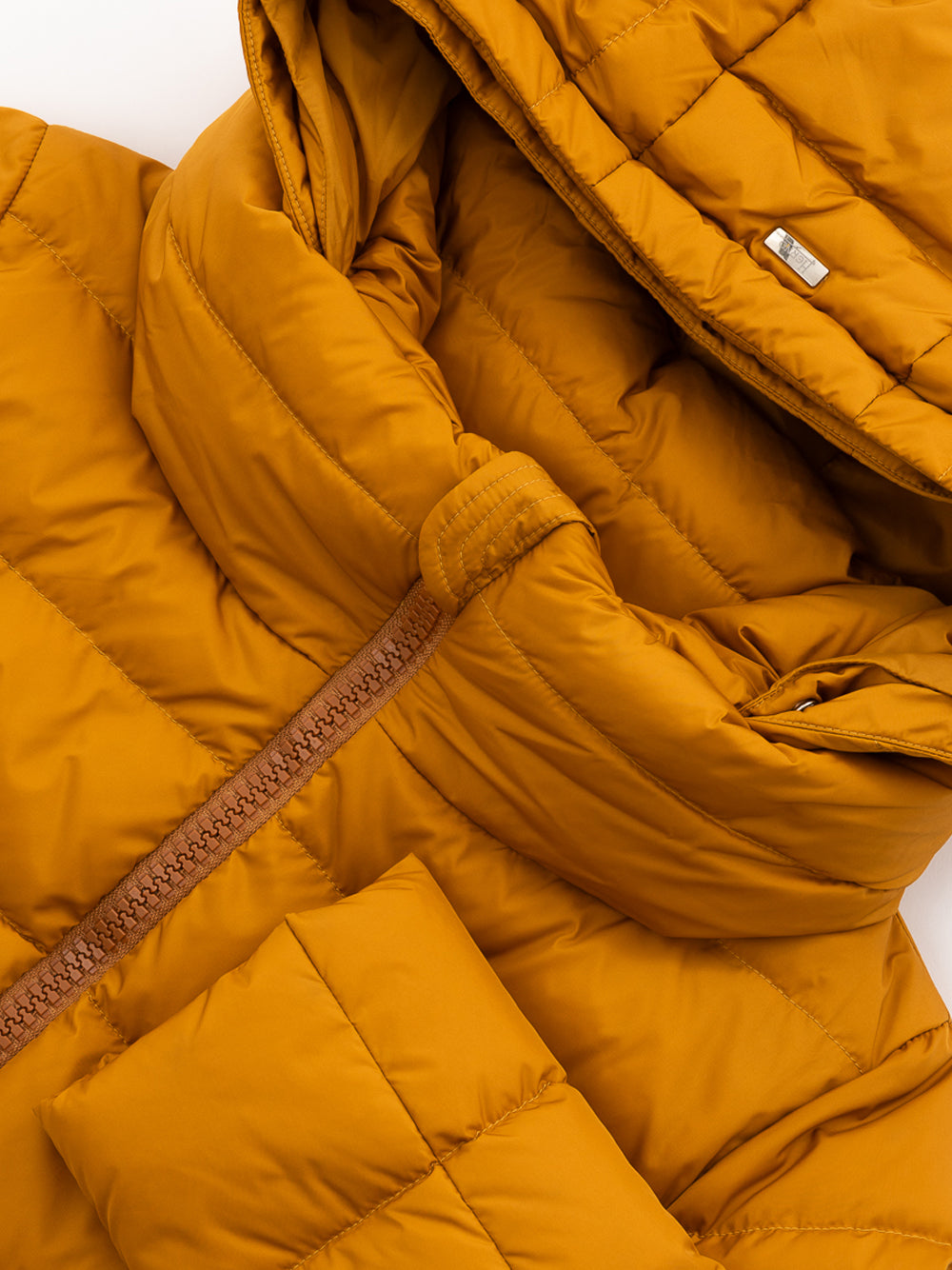 Chaqueta acolchada con capucha y cabello extraíble herno