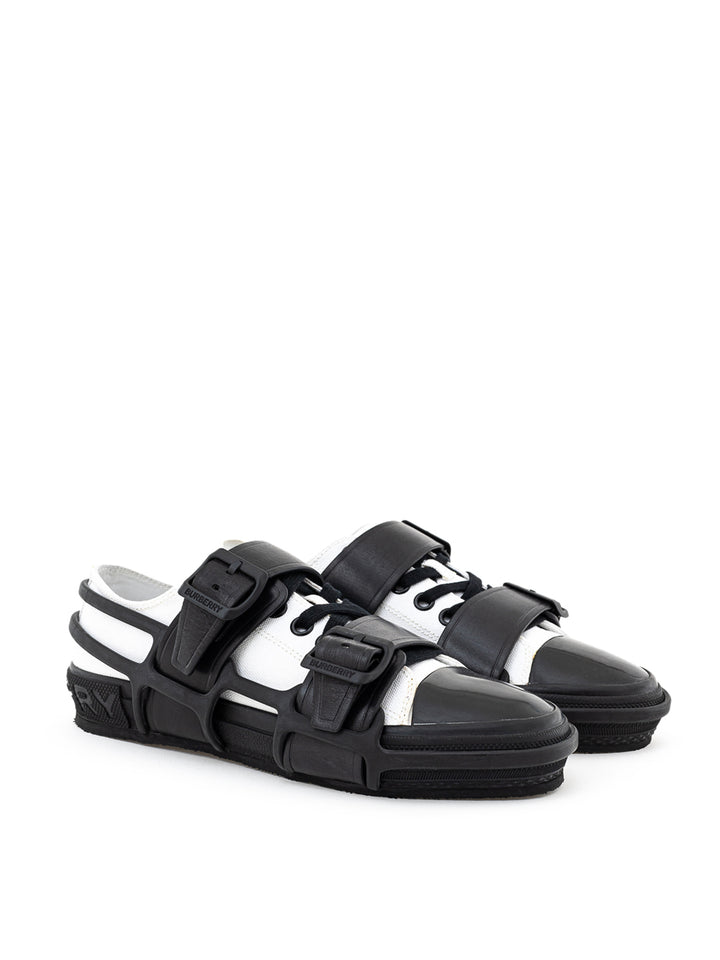 Sneaker en toile blanche avec structure externe en caoutchouc noir Burberry