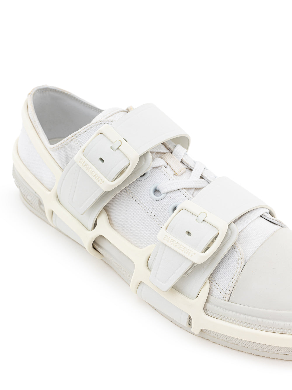 Sneaker Burberry en toile blanche avec structure externe en caoutchouc