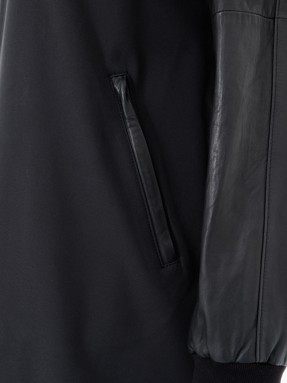 Parka Nero in Tessuto Tecnico e Pelle Moose Knuckles