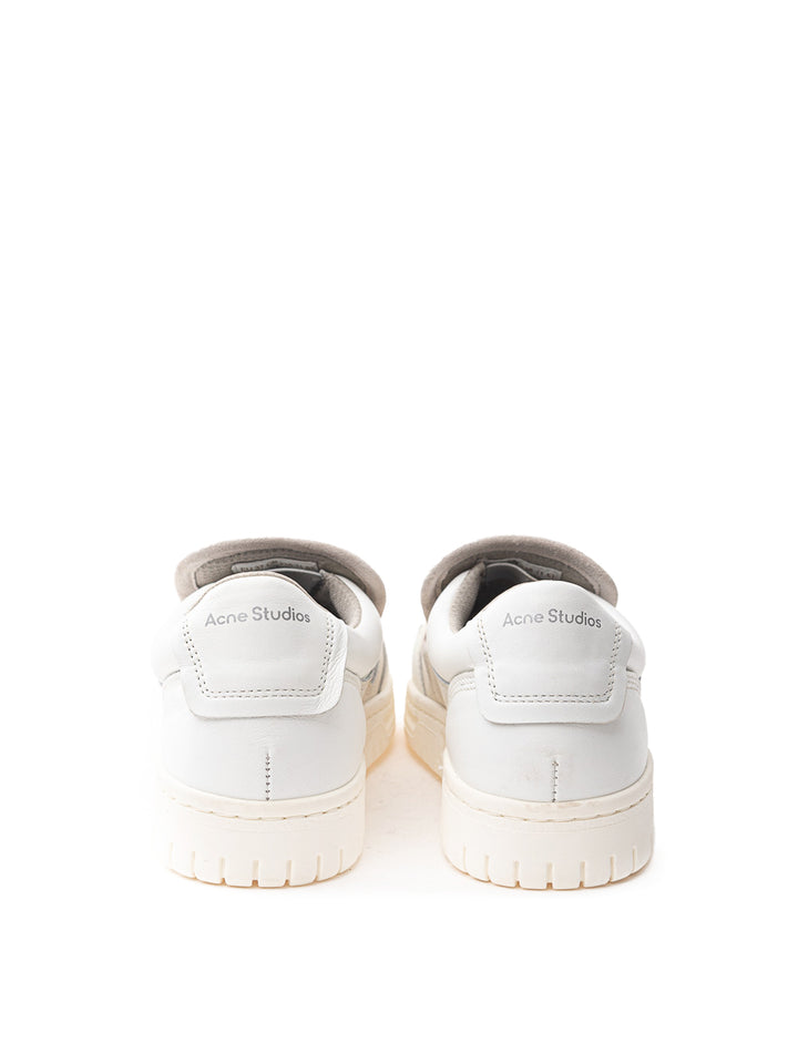 Sin cordones con inserciones de ante de Acne Studios.