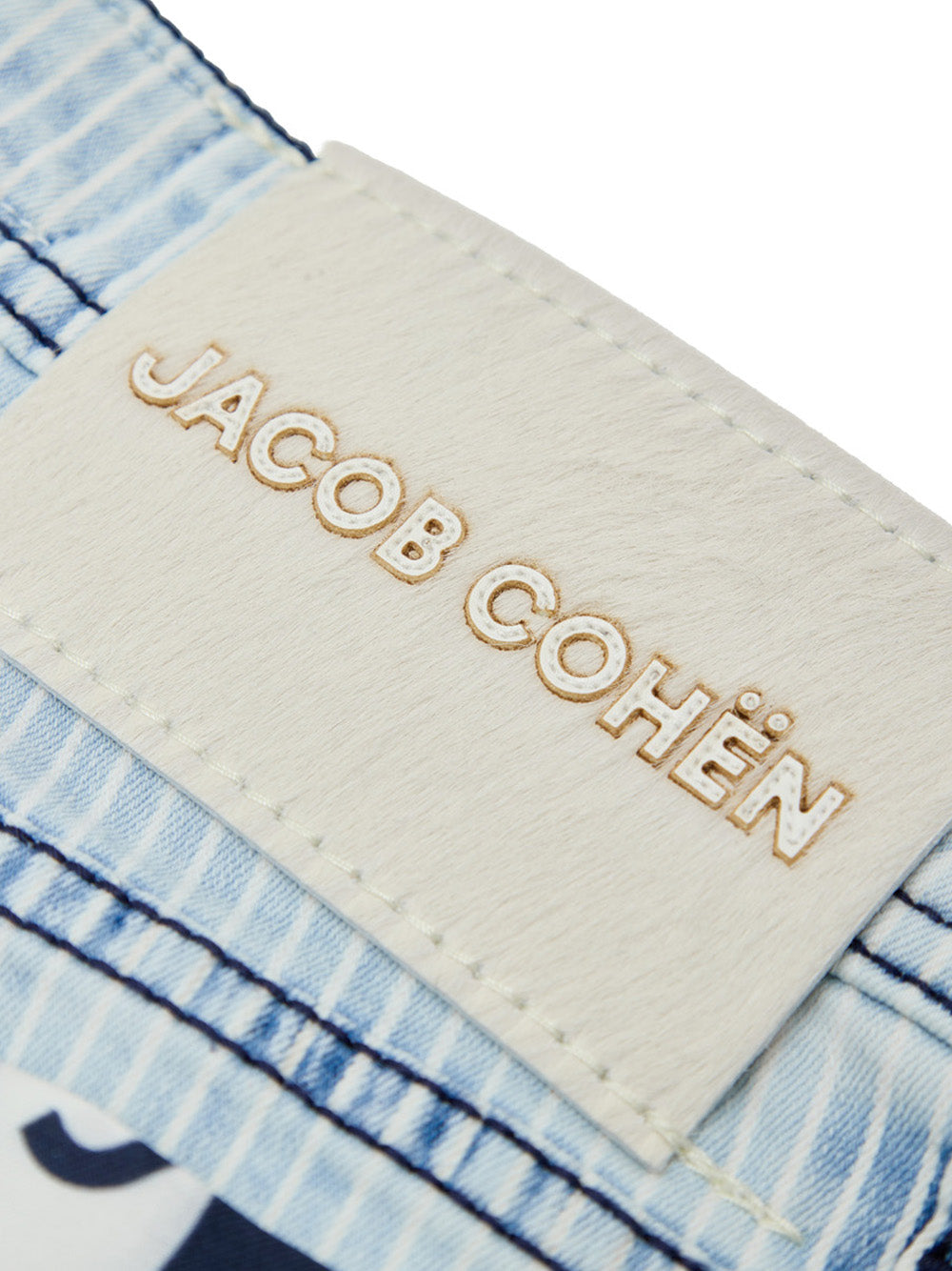 Jacob Cohen Lines en un claro jeans de mezclilla