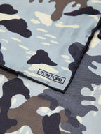 Fazzoletto da Taschino in Seta Grigio Chiaro con Stampa Camouflage Tom Ford