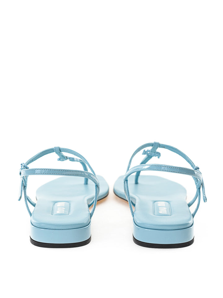 Hellblaue Flip-Flop-Sandale aus Lackleder von Miu Miu